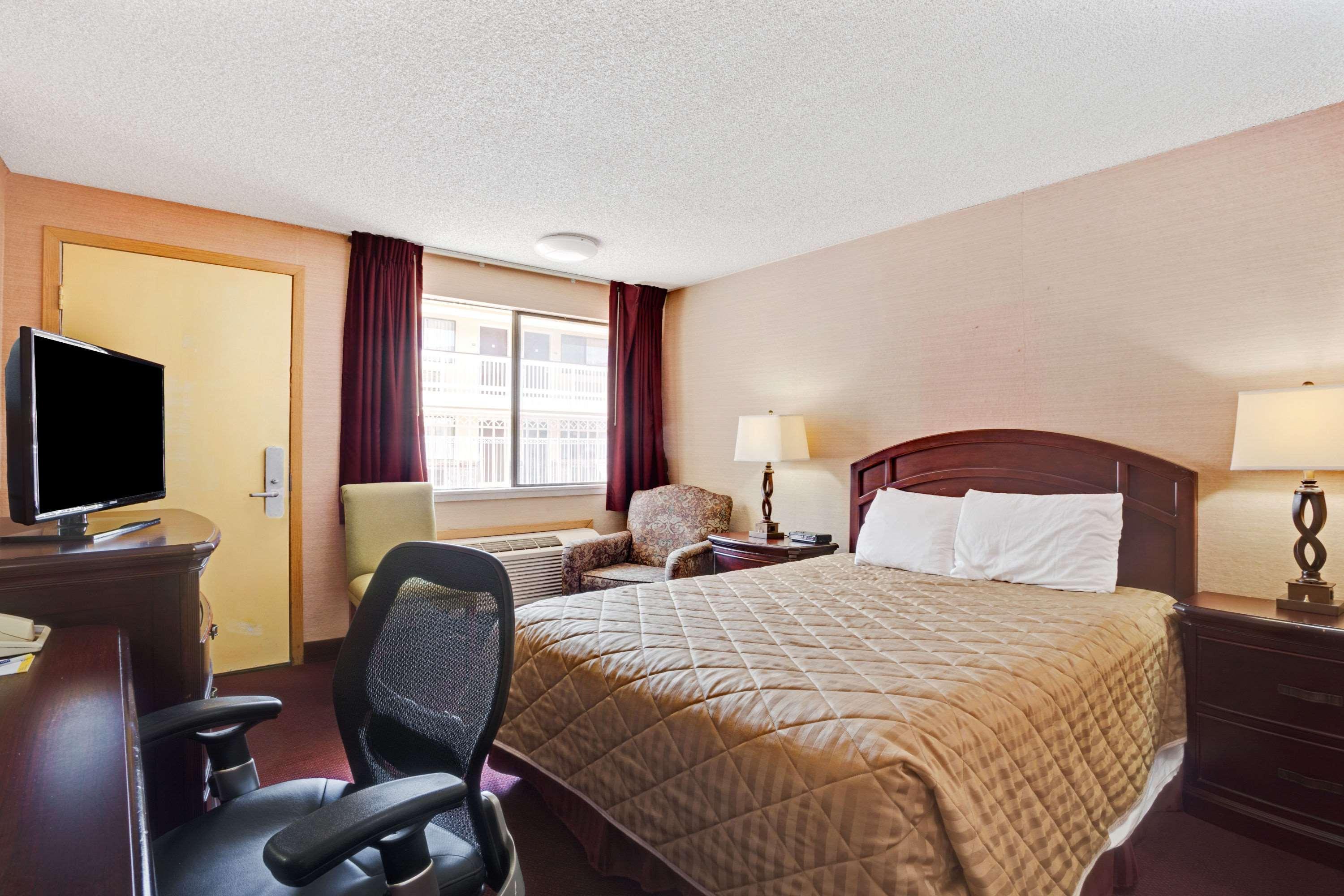 Fairbridge Inn Express Tukwila Exterior photo